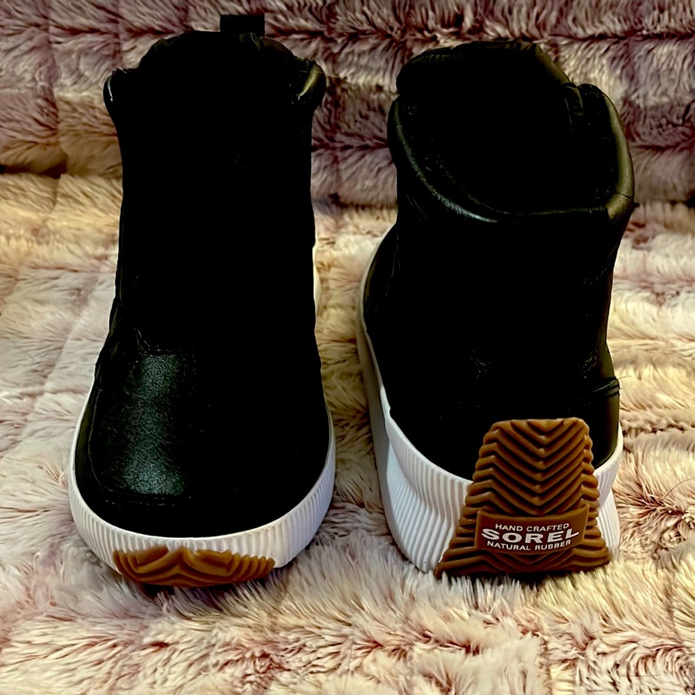 Sorel hand crafted natural rubber slip on shoes/boots-black, 7.5. Wore t…